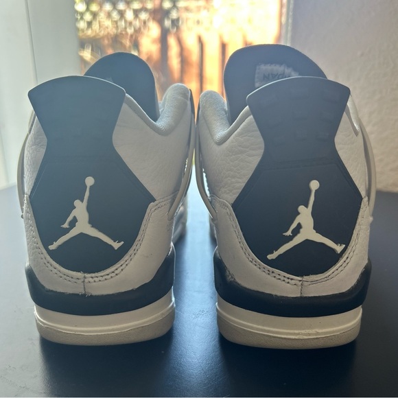 Nike Retro Jordan 4 - Like New! - Picture 4 of 5